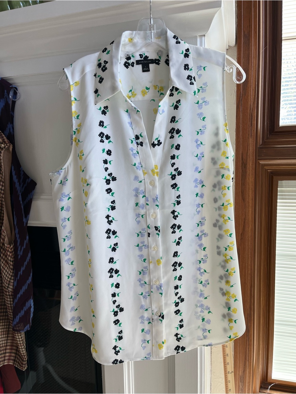 Ann Taylor White Sleeveless Floral-Stripe Button Front Blouse